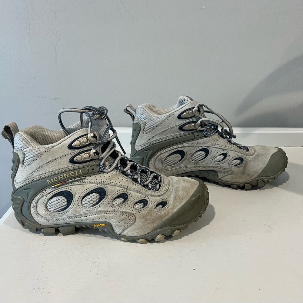 Merrell womens chameleon hiking boots size 9